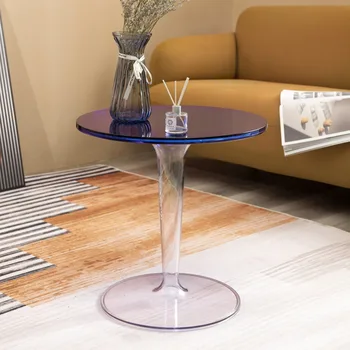 השולחן בשולחן פשוט ומודרני קפה שולחן אקריליק שקוף בצד שולחן סלון עבה חומר מתוק שולחן רב-תכליתי הסצנה.